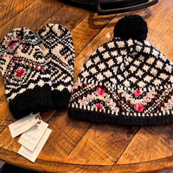 Anthropologie Accessories - NWT Anthropologie-Women’s Hat/Gloves Set